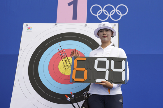 Korea's Lim Si-hyeon celebrates after breaking the world record during the women's archery individual ranking round at the 2024 Paris Olympics in Paris on Thursday. [AP/YONHAP]
