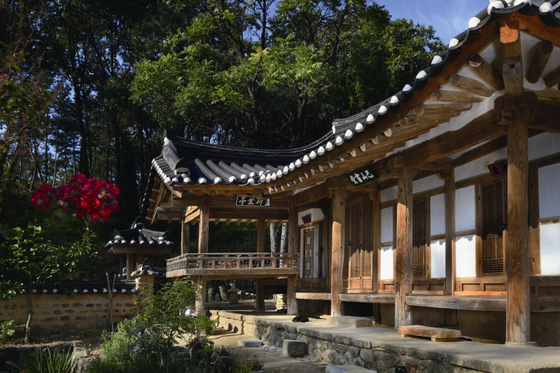 Samgaheon House gives an insight into a mid-Joseon Dynasty's aristocrat household. [KOREA HERITAGE SERVICE]