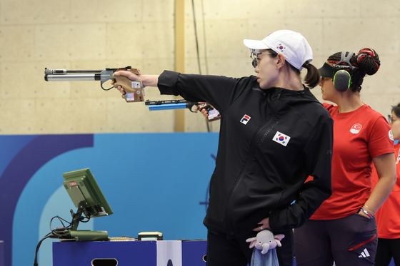 Korea's Kim Ye-ji competes in the final round of the women's 10-meter air pistol at the Paris Olympics on Sunday. [YONHAP]