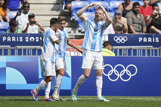 Argentina's Luciano Gondou, right, celebrates after scoring during the men's Group B football match at the Paris Olympics against Iraq at the Lyon stadium in Decines, France on Saturday. [AP/YONHAP] 