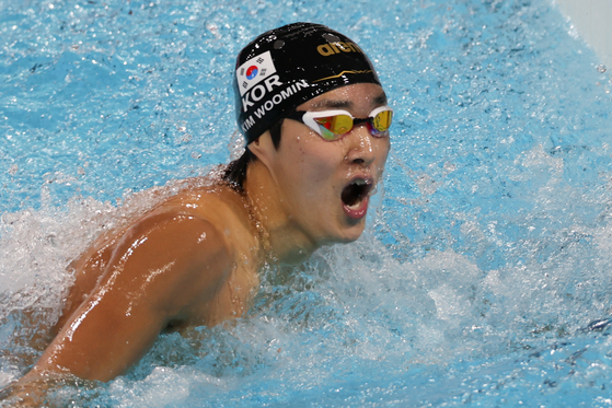 Korea's Kim Woo-min competes in the men's 400-meter freestyle final at the 2024 Paris Olympics in Paris on Saturday.  [JOINT PRESS CORPS]