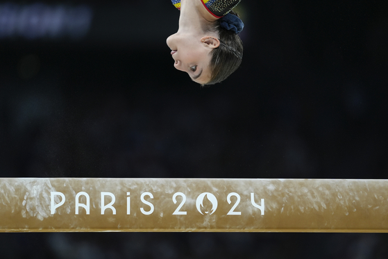 Lilia Cosman of Romania competes on the balance beam during a women's artistic gymnastics qualification round in Paris on Sunday.  [AP/YONHAP]