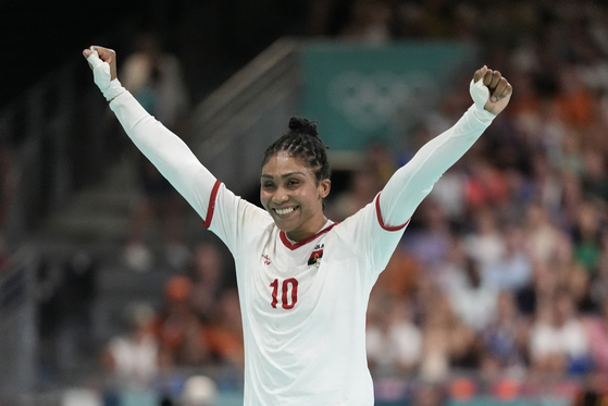 Albertina Kassoma of Angola celebrates after scoring against Spain during a women's handball match at the 2024 Paris Olympics, Sunday in Paris on Sunday.  [AP/YONHAP]