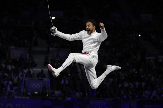Egypt's Mohamed Elsayed celebrates after winning the men's individual Epee bronze medal match against Hungary's Tibor Andrasfi in Paris on Sunday.  [AP/YONHAP]