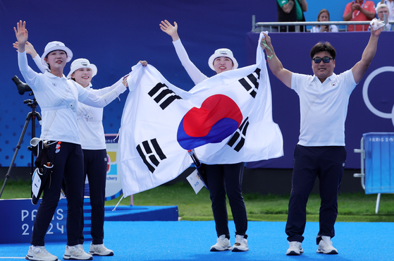 Korea celebrate after winning the women's team archery gold medal match against China at the Invalides in Paris on Sunday.  [EPA/YONHAP]