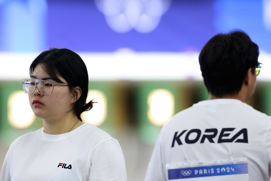 Korea's Oh Ye-jin, left, and Lee Won-ho react during the 10-meter air pistol mixed team qualification round at the Paris Olympics in Chateauroux, France on Monday. [XINHUA/YONHAP]