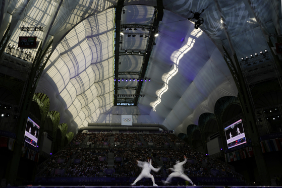 Japan's Koki Kano, left, competes with Hungary's Tibor Andrasfi in the men's individual epee semifinals at the Grand Palais in Paris on Sunday.  [AP/YONHAP]