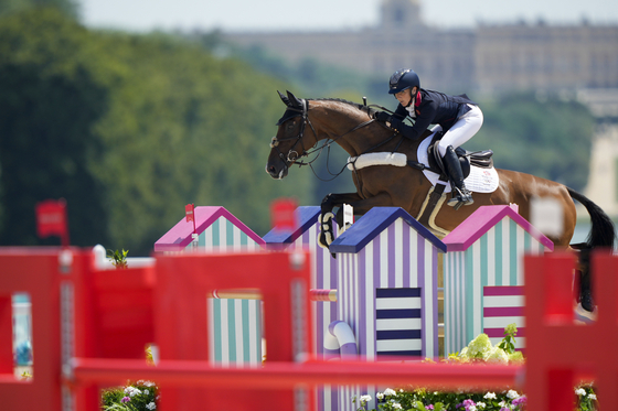 Britain's Laura Collett, riding London 52, competes in the equestrian jumping at Versailles in France on Monday. [AP/YONHAP]