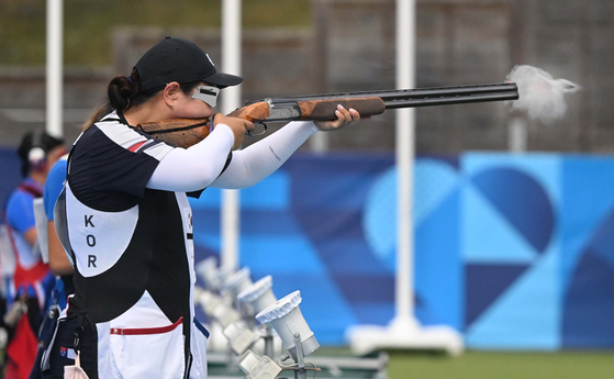 Lee Bo-na competes in the women's trap shooting qualification round at the Paris Olympics at the Chateauroux Shooting Centre in Paris on Wednesday. [JOINT PRESS CORPS]