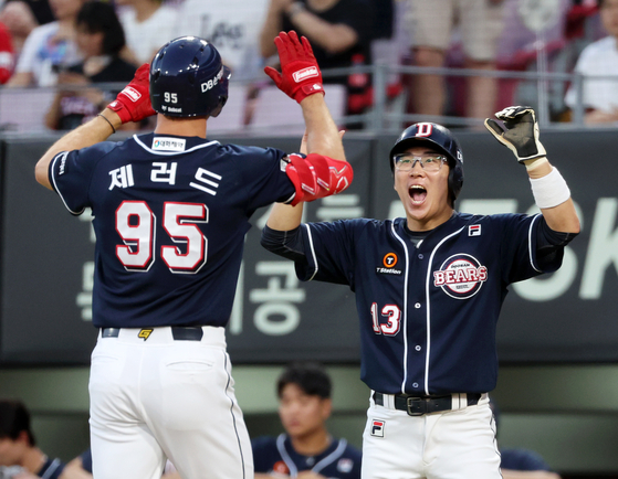 Heo Kyoung-min, right, of the Doosan Bears celebrates with Jared Young during a KBO game between the Bears and Kia Tigers at Kia-Gwangju Champions Field in Gwangju on Wednesday.  [YONHAP]