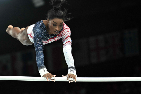 Simone Biles of the United States competes in the uneven bars event of the artistic gymnastics women's team final at the Bercy Arena in Paris on Tuesday.  [AFP/YONHAP]