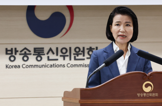 Lee Jin-sook, the new chair of the Korea Communications Commission, speaks from the podium during her appointment ceremony at the Government Complex in Gwacheon, Gyeonggi, on Wednesday. [JOINT PRESS CORPS]