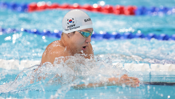 Korea's Cho Sung-jae competes in the men’s 200-meter breaststroke at the 2024 Paris Olympics at Paris La Defense Arena in Paris on Tuesday.  [YONHAP]