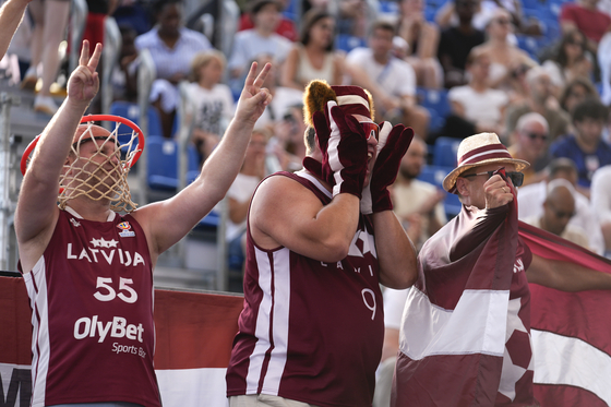 Latvia fans cheer during a men's 3x3 basketball pool round match against Lithuania at the 2024 Paris Olympics on Tuesday.  [AP/YONHAP]