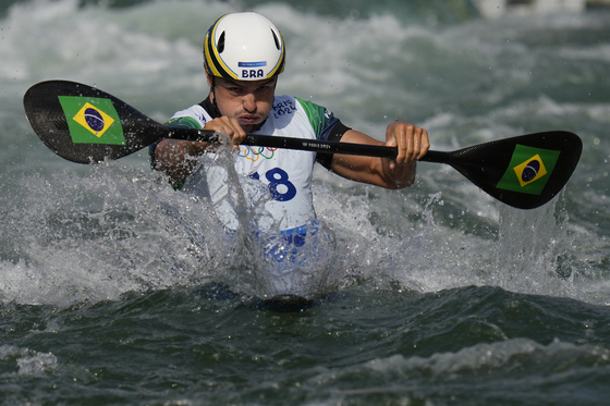 Pedro Goncalves of Brazil competes in the men's kayak single heats at the Paris Olympics on Tuesday in Vaires-sur-Marne, France. [AP/YONHAP]