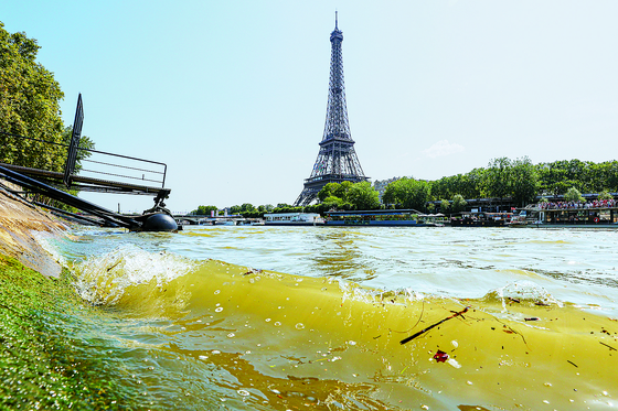 A view of the Eiffel Tower across the Seine  [TASS/YONHAP]