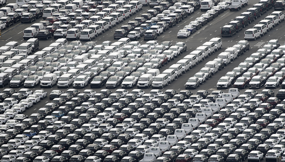 This photo taken Sept. 16, 2022, shows a Hyundai Motor quay in the southern city of Ulsan packed with cars set to be exported. [YONHAP]