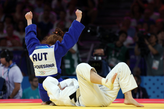 Lubjana Piovesana of Austria reacts after winning her -63-kilogram repechage bout against Kim Ji-su of Korea at the Champ-de-Mars Arena in Paris on Tuesday. [REUTERS/YONHAP]