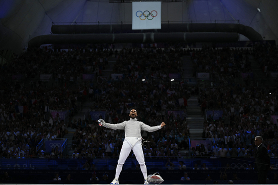 France's Bolade Apithy celebrates after a point in the men's sabre team bronze medal bout between Iran and France at the Grand Palais in Paris on Wednesday. [AFP/YONHAP]