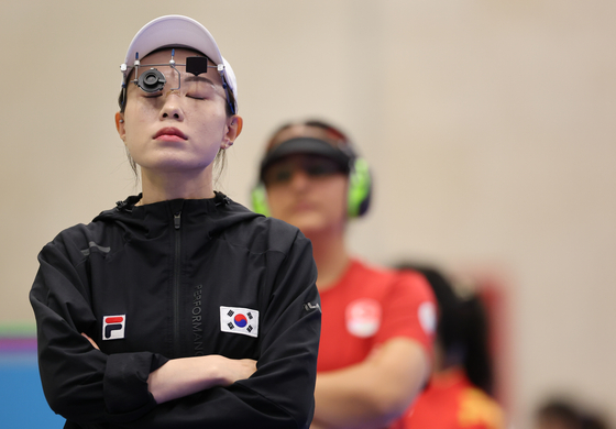 Kim Ye-ji waits during the women's 10-meter air pistol gold medal match at Chateauroux in France on Sunday.  [JOINT PRESS CORPS]