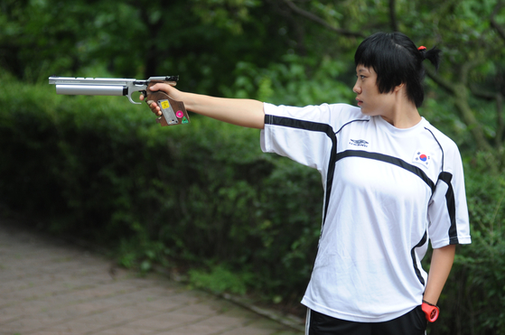 Kim Ye-ji in action in 2010 while a student at Chungbuk Physical Education High School  [KOREA SHOOTING FEDERATION]