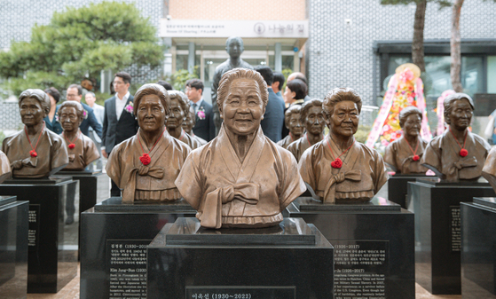 Statues of victims of the Japanese military’s wartime sexual slavery are displayed at the House of Sharing in Gwangju, Gyeonggi, on Aug. 12, 2023, two days ahead of the anniversary of the International Memorial Day for Japanese Military Comfort Women. [NEWS1]
