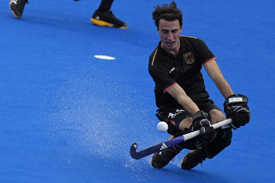 Germany's Teo Hinrichs stops the ball after a shot hit by the Netherlands' Justen Blok during a men's hockey match at the Yves-du-Manoir Stadium in Colombes, France on Wednesday. [AP/YONHAP]