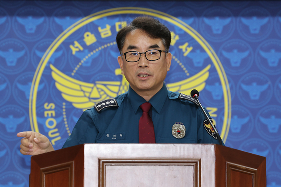Seoul Namdaemun Police Precinct chief Ryu Jae-hyeok speaks during a press briefing regarding the deadly car crash that occurred by Seoul City Hall on Thursday. [YONHAP]