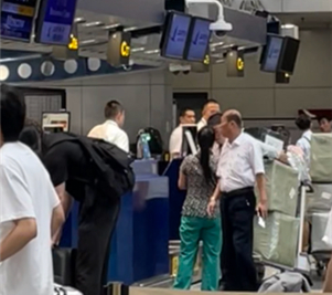 North Korean workers check in for their Air Koryo flight to Pyongyang at Beijing Capital International Airport in mid-July, as shown in this photo provided by a source. [JOONGANG PHOTO]