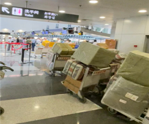 North Korean workers' luggage is spotted at Beijing Capital International Airport for the flight back to their home country, as shown in this photo captured in mid-July provided by a source. [JOONGANG PHOTO]