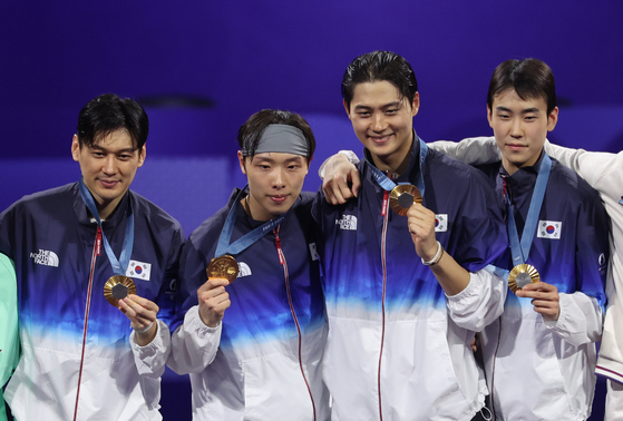 From left: Korea's Gu Bong-gil, Park Sang-won, Oh Sang-uk and Do Gyeong-dong pose with their medals after winning the men's sabre team competition at the 2024 Paris Olympics in Paris on Wednesday. [YONHAP]