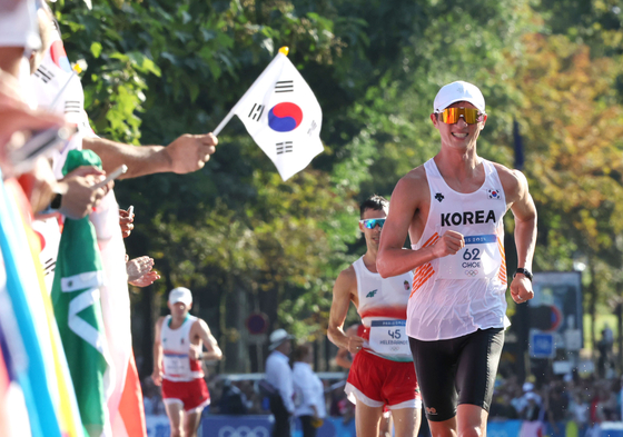 한국의 워커 최경주가 랩을 획득했지만 세 번째 올림픽에서 가장 빠른 기록을 세웠습니다.