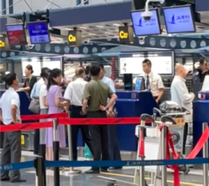 North Korean workers check in for their Air Koryo flight to Pyongyang at Beijing Capital International Airport in mid-July, as shown in this photo provided by a source. [JOONGANG PHOTO]