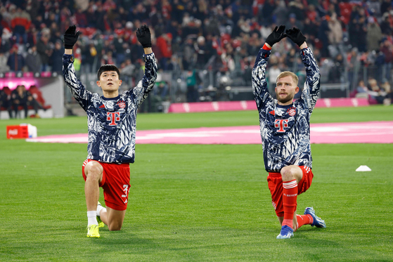 Bayern Munich's Kim Min-jae, left, and Konrad Laimer warm up prior to a Bundesliga match against VfB Stuttgart in Munich on Dec. 17, 2023.  [AFP/YONHAP]