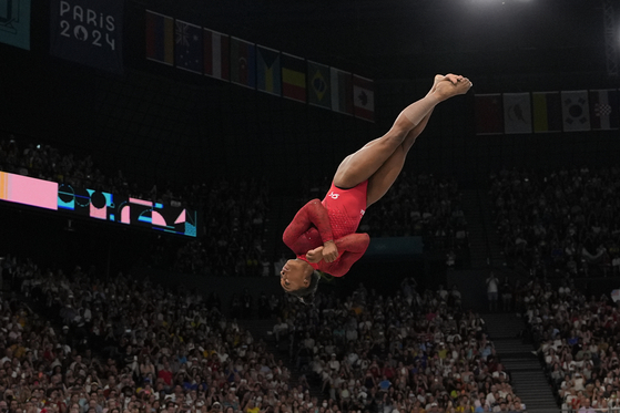 Simone Biles of the United States competes during the women's artistic gymnastics individual vault finals at Bercy Arena in Paris on Saturday.  [AP/YONHAP]