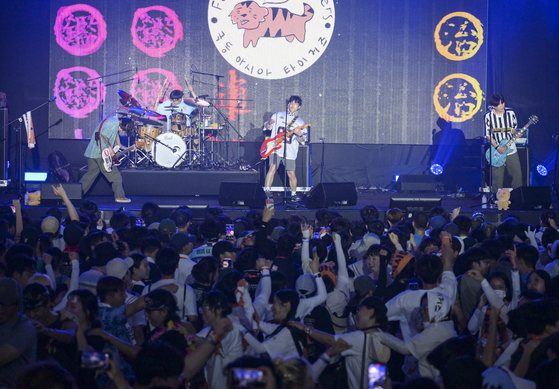 Rock band Far East Asia Tigers performs on Aug. 2 at Moonlight Festival Park, Incheon. [INCHEON PENTAPORT ROCK FESTIVAL]