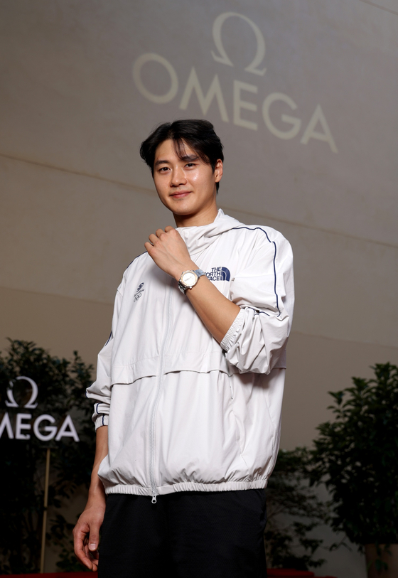 Korea's fencing gold medalist Oh Sang-uk wears Omega's Paris Olympics edition of Seamaster Diver 300 watch, which he received as a gift from the Swiss luxury watchmaker. The limited edition watch costs 12.9 million won ($9,475). [OMEGA]