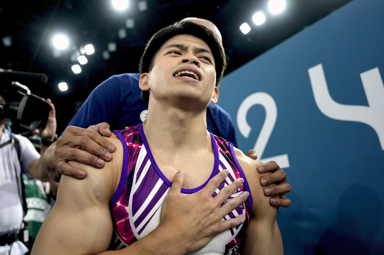 Carlos Yulo of the Philippines reacts after competing during the men's artistic gymnastics individual floor finals at Bercy Arena in Paris on Saturday.  [AP/YONHAP]