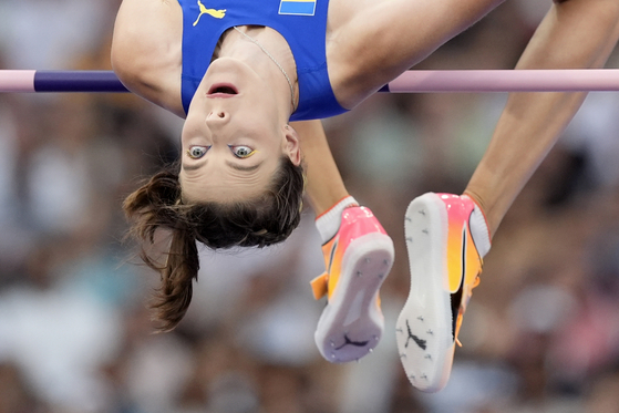 Yaroslava Mahuchikh of Ukraine competes in the women's high jump final in Paris on Sunday. [AP/YONHAP]