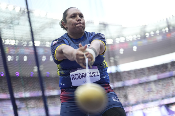 Rosa Andreina Rodriguez of Venezuela competes in the women's hammer throw qualification in Paris on Sunday. [AP/YONHAP]