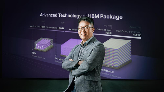 Lee Gyu-jei, who heads packaging development at SK hynix, poses for a photo. [YONHAP]