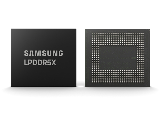 The industry's thinnest low-power double data rate (LPDDR) 5X memory chip developed by Samsung Electronics [SAMSUNG ELECTRONICS]