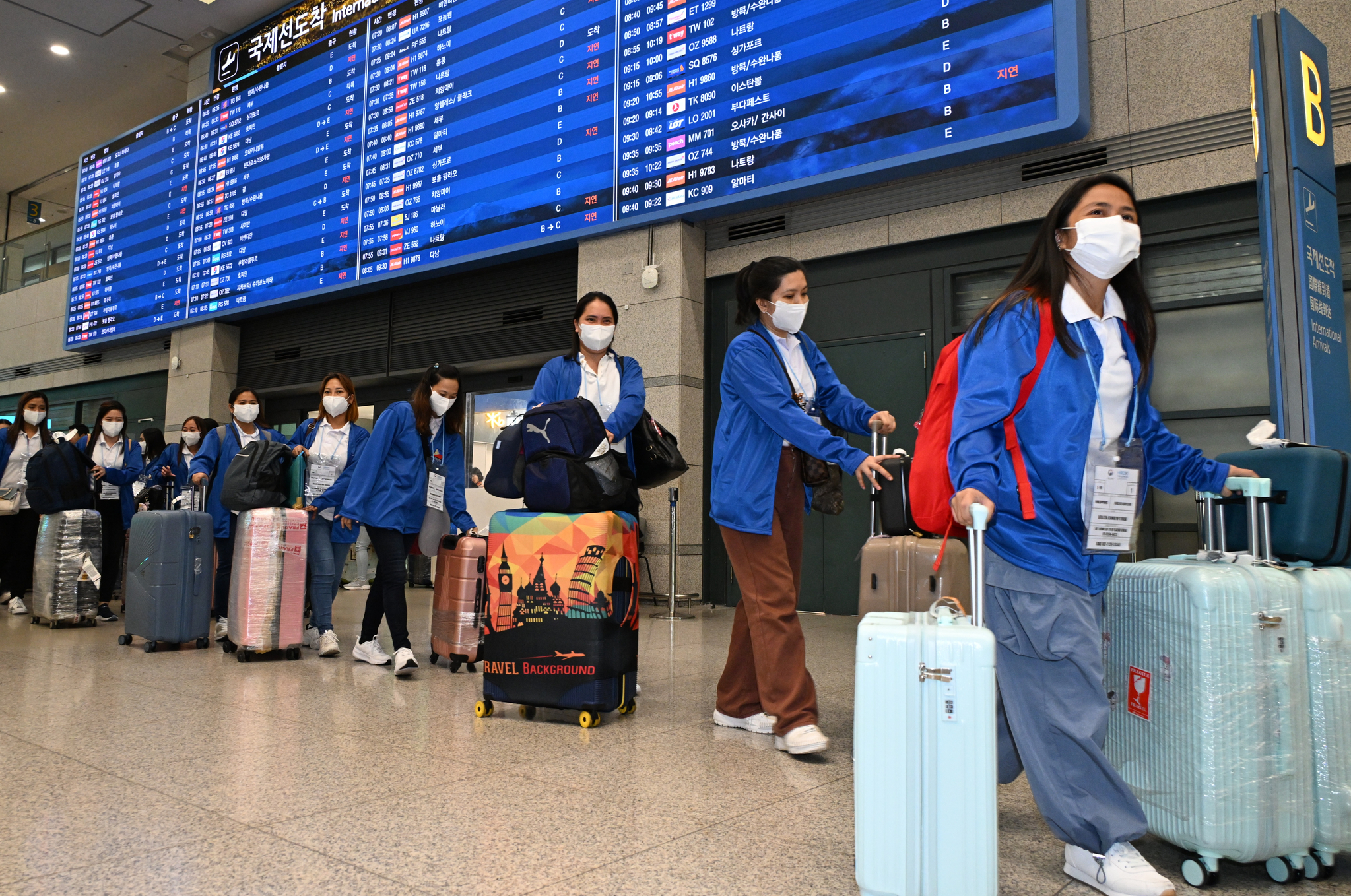 Filipino domestic caregivers arrive at Incheon International Airport on Tuesday. [SEOUL METROPOLITAN GOVERNMENT]