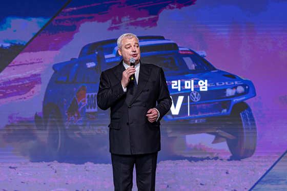 Till Scheer, the managing director of Volkswagen Group Korea, introduces the facelifted Touareg SUV during a media event Tuesday morning in central Seoul. [VOLKSWAGEN GROUP KOREA]