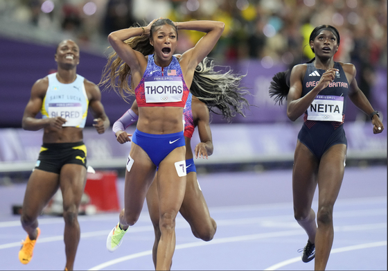 Gabriella Thomas of the U.S. reacts after winning gold in the women's 200-meter final at the Stade de France in Paris on Tuesday. [UPI/YONHAP]