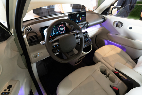 Hyundai Motor's Casper Electric mini SUV features 10.25-inch infotainment and cluster screens. [CHO YONG-JUN]