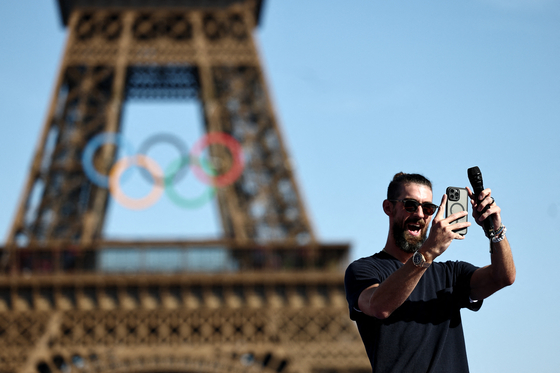 Forme Olympic champion swimmer Michael Phelps poses at Champions Park in Paris on Tuesday. [REUTERS/YONHAP]