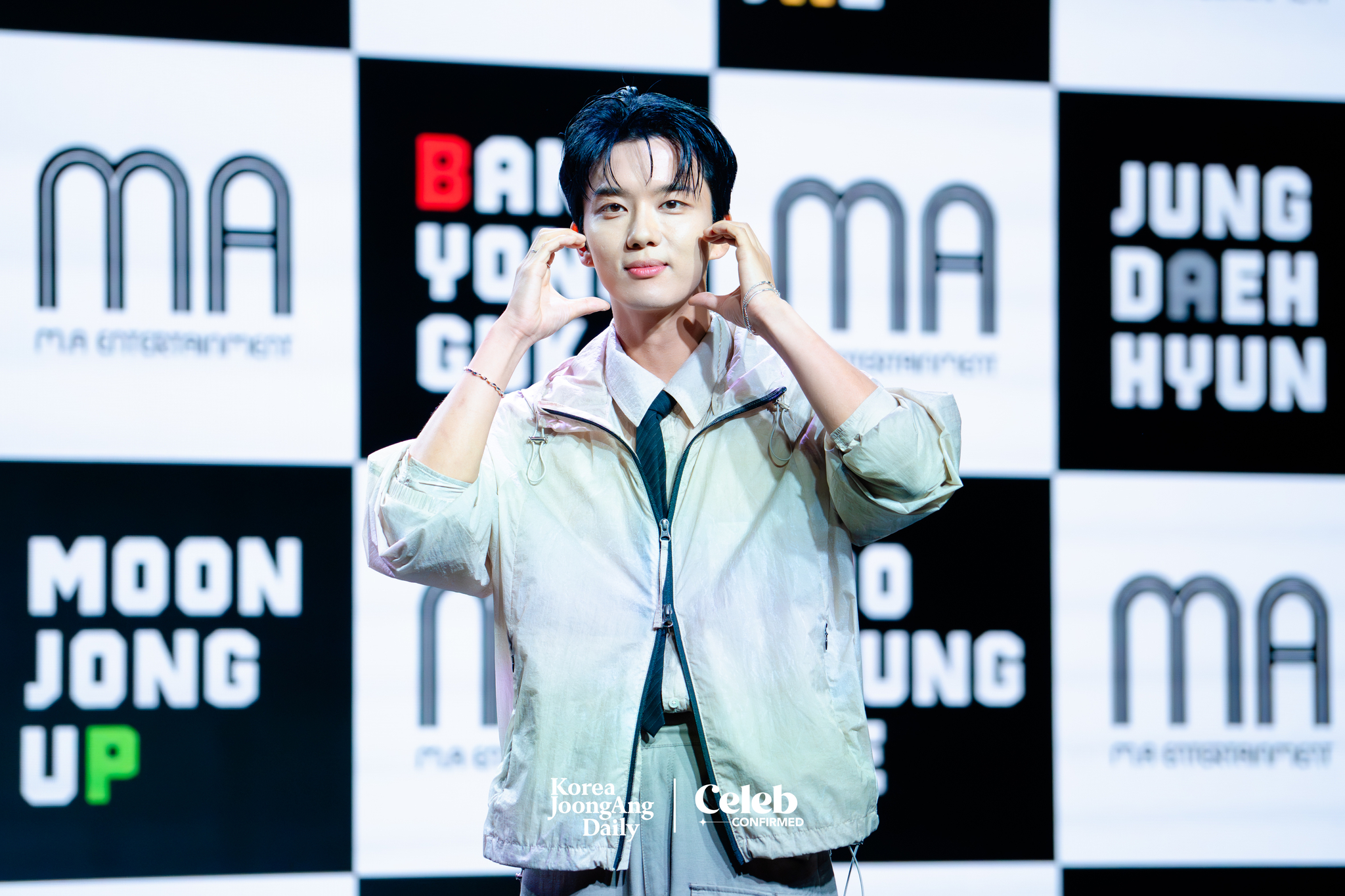 Bang&Jung&Yoo&Moon’s Yoo Young-jae poses for the camera during a press showcase Thursday at the Ilchi Art Hall in Gangnam District, southern Seoul. [DANIELA GONZALEZ PEREZ]