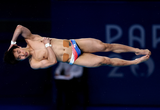 Woo Ha-ram of Korea competes in the men's 3-meter springboard final in Paris on Thursday.  [REUTERS/YONHAP]