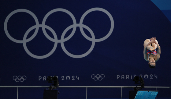 Korea's Kim Su-ji competes in the women's 3-meter springboard semifinal at the Paris Olympics on Thursday. [REUTERS/YONHAP]